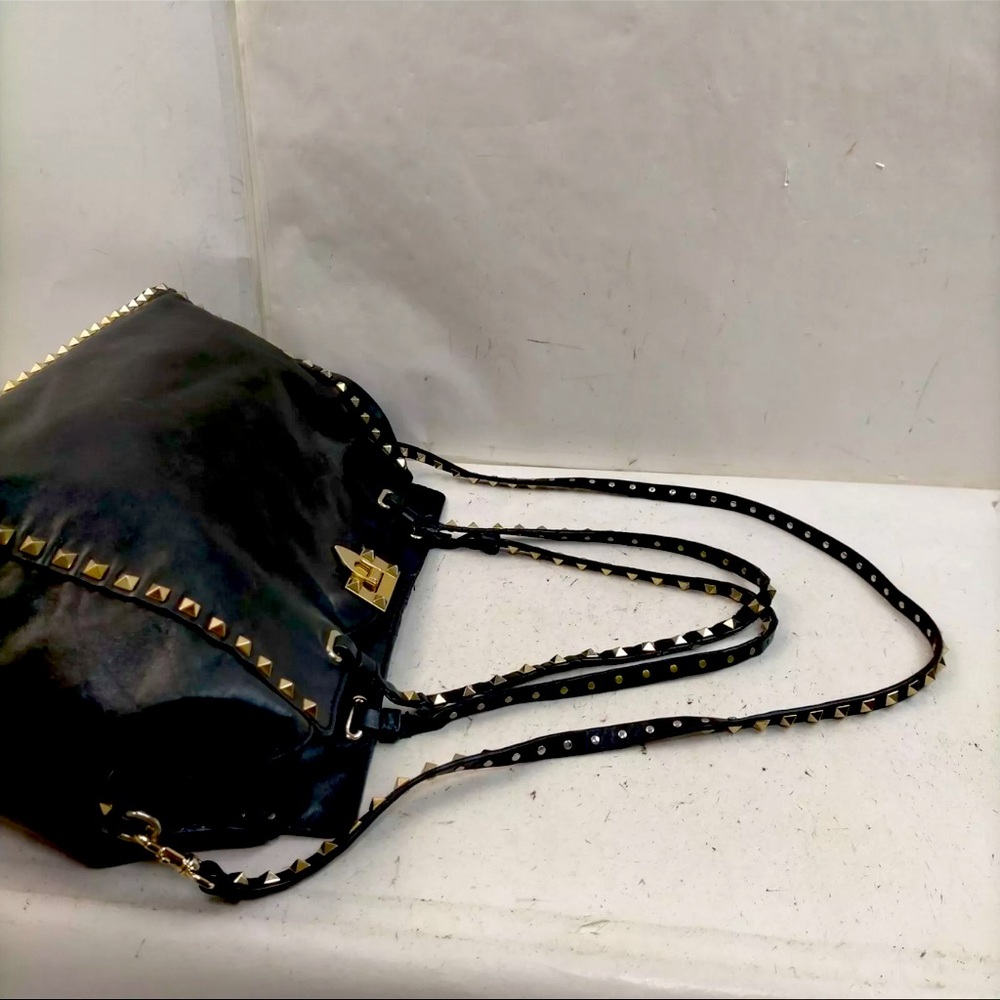 AUTH Valentino Garavani Black Medium Rockstud Tote - Picture 8 of 11